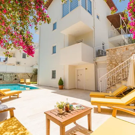 Апартаменты Garden Court *