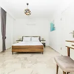 דירה Garden Court