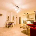 Garden Court דירה