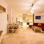 דירה Garden Court